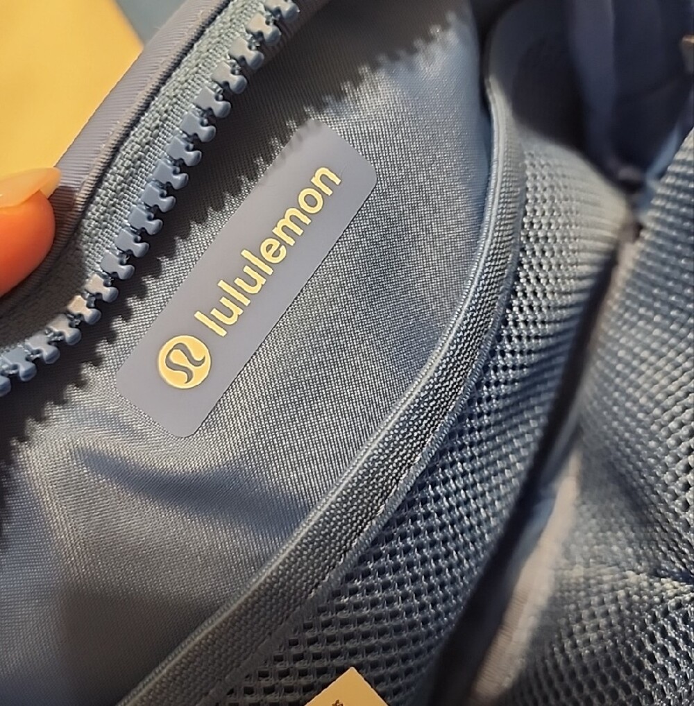 lululemon athletica Blue Crossbody Everywhere Belt Bag - Picture 6 of 6
